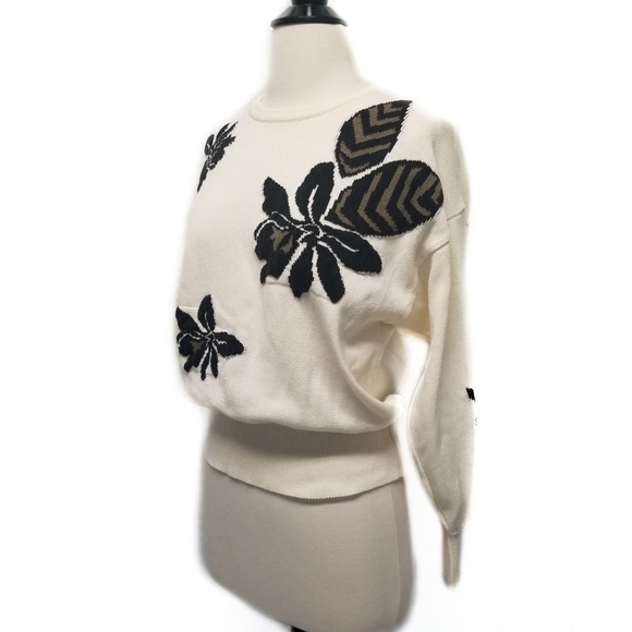 Escada Vintage 1980's Poinsettia Print Ivory Crew Neck Sweater Size 38 - Picture 2 of 6
